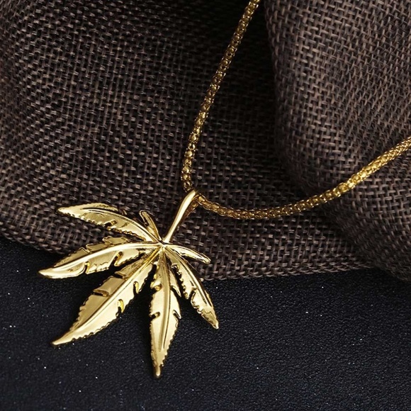 No Brand Jewelry - Leaf Pendant Chain Necklace